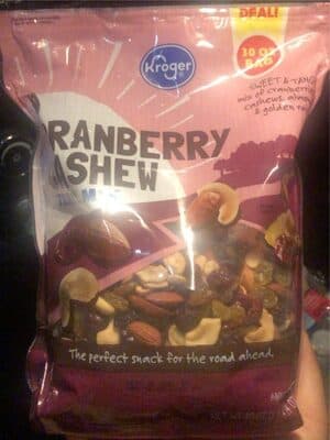 CRANBERRY CASHEW SWEET & TANGY MIX OF CRANBERRIES CASHEWS, ALMONDS & GOLDEN RAISINS TRAIL MIX, CRANBERRY CASHEW