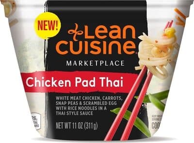 WHITE MEAT CHICKEN, CARROTS, SNAP PEAS & SCRAMBLED EGG WITH RICE NOODLES IN A PAD THAI STYLE SAUCE, CHICKEN PAD THAI