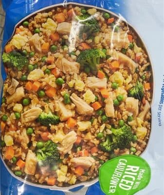 CHICKEN FRIED RICED CAULIFLOWER WHITE MEAT CHICKEN WITH RICED CAULIFLOWER, EGG, BROCCOLI, PEAS & CARROTS IN SAUCE, CHICKEN FRIED RICED CAULIFLOWER
