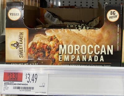MOROCCAN A NORTH AFRICAN BLEND OF CHICKPEAS, SWEET POTATOES & BELL PEPPERS IN A SPICY HARISSA SAUCE EMPANADA, MOROCCAN