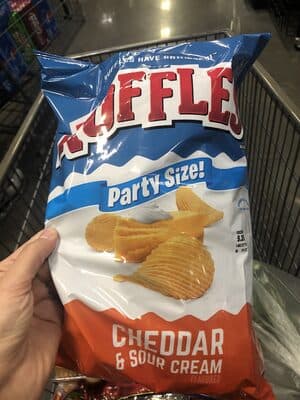 CHEDDAR & SOUR CREAM FLAVORED POTATO CHIPS, CHEDDAR & SOUR CREAM