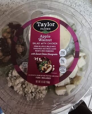 APPLE & WALNUT SALAD WITH CHICKEN