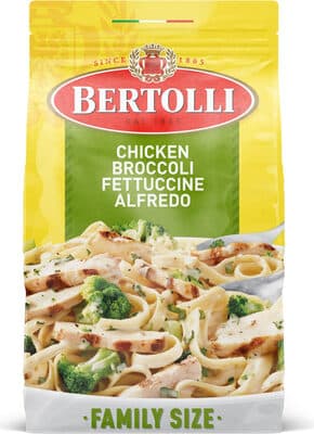 FETTUCCINE WITH GRILLED WHITE MEAT CHICKEN AND BROCCOLI IN A RICH AND CREAMY ALFREDO SAUCE, CHICKEN BROCCOLI FETTUCCINE ALFREDO
