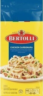 CHICKEN CARBONARA, GRILLED WHITE MEAT CHICKEN WITH SPAGHETTI, PEAS AND BACON IN A RICH AND CREAMY CREAMY ALFREDO SAUCE, CHICKEN CARBONARA