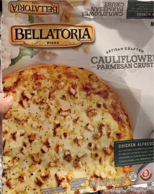 CHICKEN ALFREDO CHARBROILED CHICKEN BREAST IN CREAMY ALFREDO SAUCE, TOPPED WITH MOZZARELLA CHEESE ON A CRISPY CAULIFLOWER, AND PARMESAN CRUST PIZZA, CHICKEN ALFREDO