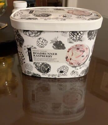 ROADRUNNER RASPBERRY PREMIUM FROZEN YOGURT MINI CUPS, ROADRUNNER RASPBERRY
