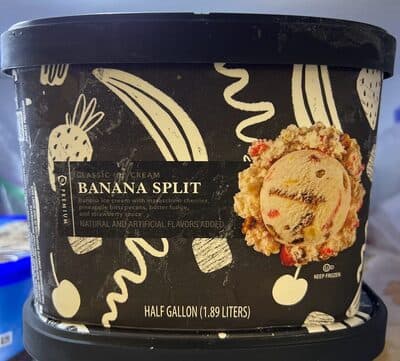 BANANA SPLIT CLASSIC ICE CREAM WITH MARASCHINO CHERRIES, PINEAPPLE BITS, PECANS, BUTTER FUDGE, AND STRAWBERRY SAUCE, BANANA SPLIT