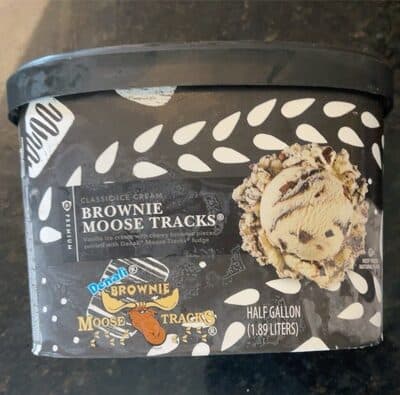 VANILLA CLASSIC ICE CREAM WITH CHEWY BROWNIE PIECES, SWIRLED WITH DENALI MOOSE TRACKS FUDGE, BROWNIE MOOSE TRACKS