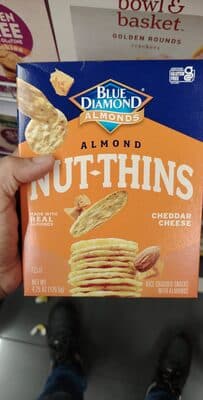CHEDDAR CHEESE ALMOND & RICE CRACKER SNACKS, CHEDDAR CHEESE