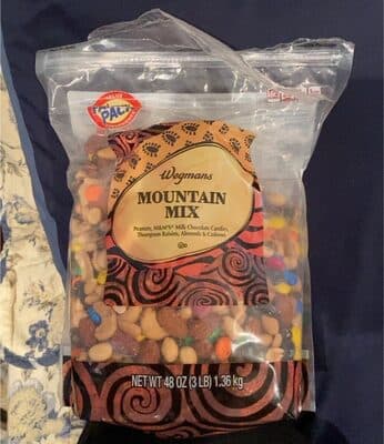 MOUNTAIN MIX PEANUTS, M&M'S MILK CHOCOLATE CANDIES, THOMPSON RAISINS, ALMONDS & CASHEWS, MOUNTAIN MIX