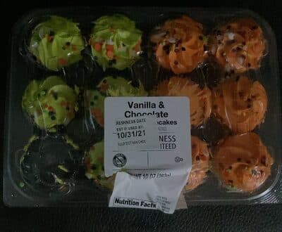 VANILLA & CHOCOLATE FLAVORED ASSORTED CUPCAKES, VANILLA & CHOCOLATE