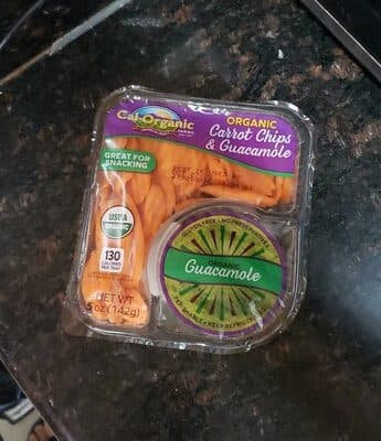 ORGANIC CARROT CHIPS & GUACAMOLE