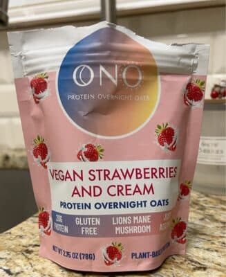 VEGAN STRAWBERRIES AND CREAM PROTEIN OVERNIGHT OATS, VEGAN STRAWBERRIES AND CREAM