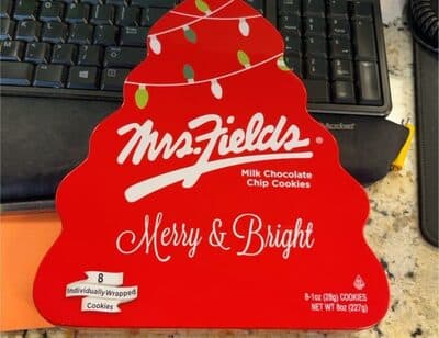 MERRY & BRIGHT MILK CHOCOLATE CHIP COOKIES, MILK CHOCOLATE CHIP