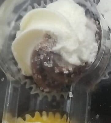 FILLED CHOCOLATE AND VANILLA CUPCAKES, CHOCOLATE, VANILLA