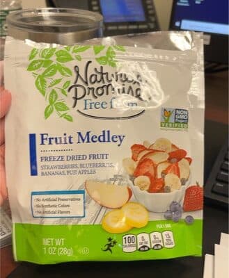 STRAWBERRIES, BLUEBERRIES, BANANAS, FUJI APPLES FREEZE DRIED FRUIT MEDLEY