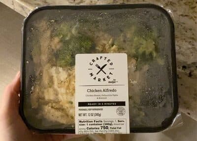 CHICKEN ALFREDO, FETTUCCINE PASTA & BROCCOLI, CHICKEN ALFREDO
