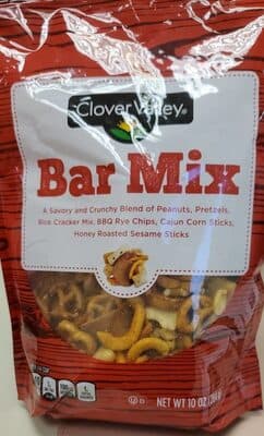 A SAVORY AND CRUNCHY BLEND OF PEANUTS, PRETZELS, RICE CRACKER MIX, BBQ RYE CHIPS, CAJUN CORN STICKS, HONEY ROASTED SESAME STICKS BAR MIX