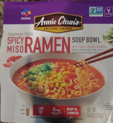 JAPANESE-STYLE SPICY MISO RAMEN WITH COOKED RAMEN NOODLES SPICY MISO BROTH WITH CORN, CARROTS AND GREEN ONIONS SOUP BOWL, JAPANESE-STYLE SPICY MISO RAMEN