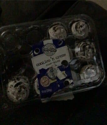 COOKIES 'N CREME CUPCAKES, COOKIES 'N CREME