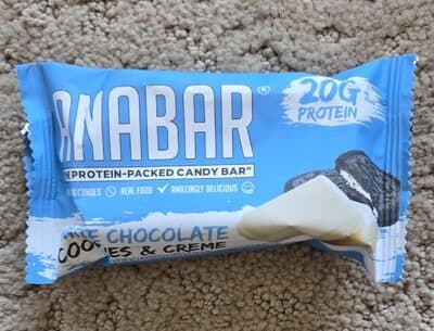 WHITE CHOCOLATE COOKIES & CREME CANDY BAR, WHITE CHOCOLATE COOKIES & CREME