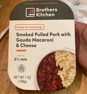 SMOKED PULLED PORK WITH GOUDA MACARONI & CHEESE, SMOKED PULLED PORK