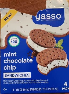 MINT CHOCOLATE CHIP CREAMY GREEK YOGURT SANDWICHES, MINT CHOCOLATE CHIP