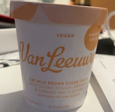 OAT MILK BROWN SUGAR CHUNK WITH COOKIE DOUGH, BROWNIES & CANDIED OAT CLUSTERS ICE CREAM, CAT MILK BROWN SUGAR CHUNK